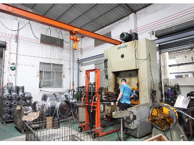 Bottle body production equipment